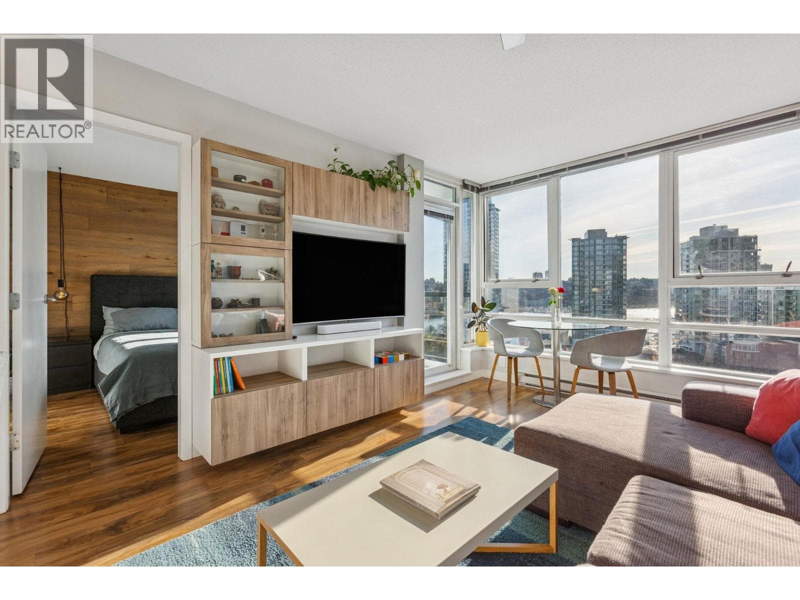 1711 939 EXPO BOULEVARD