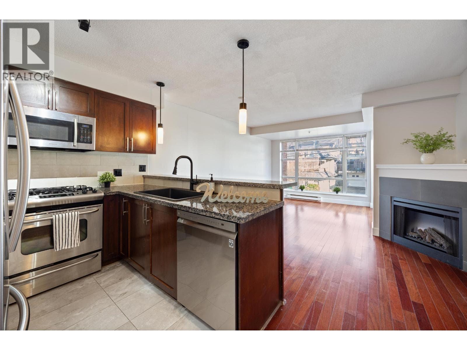 413 3811 HASTINGS STREET