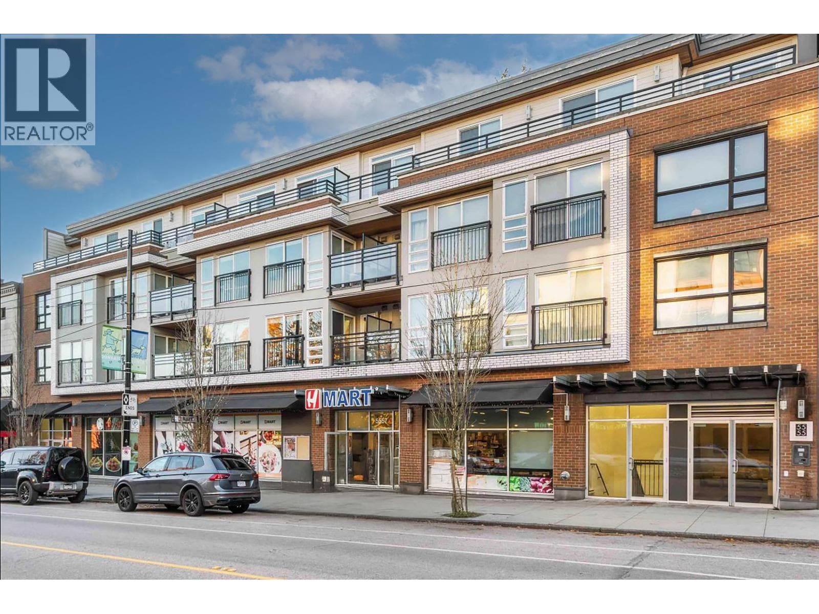 PH7 5555 DUNBAR STREET