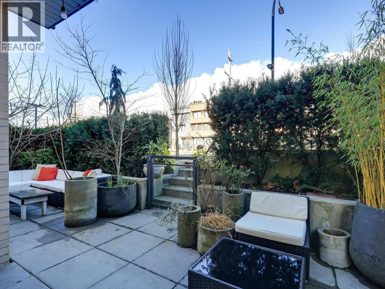 106 625 E 3RD STREET