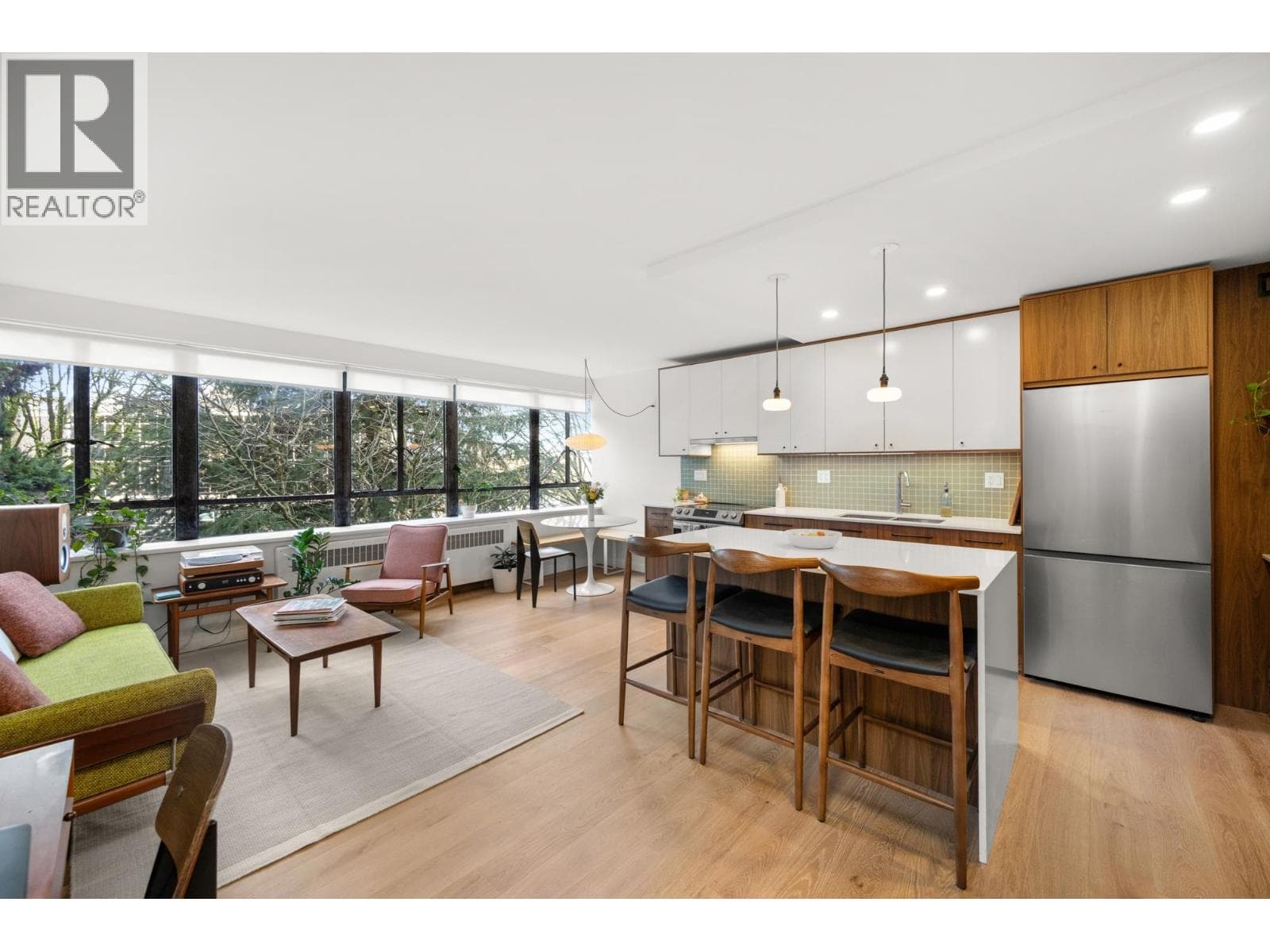 320 1445 MARPOLE AVENUE