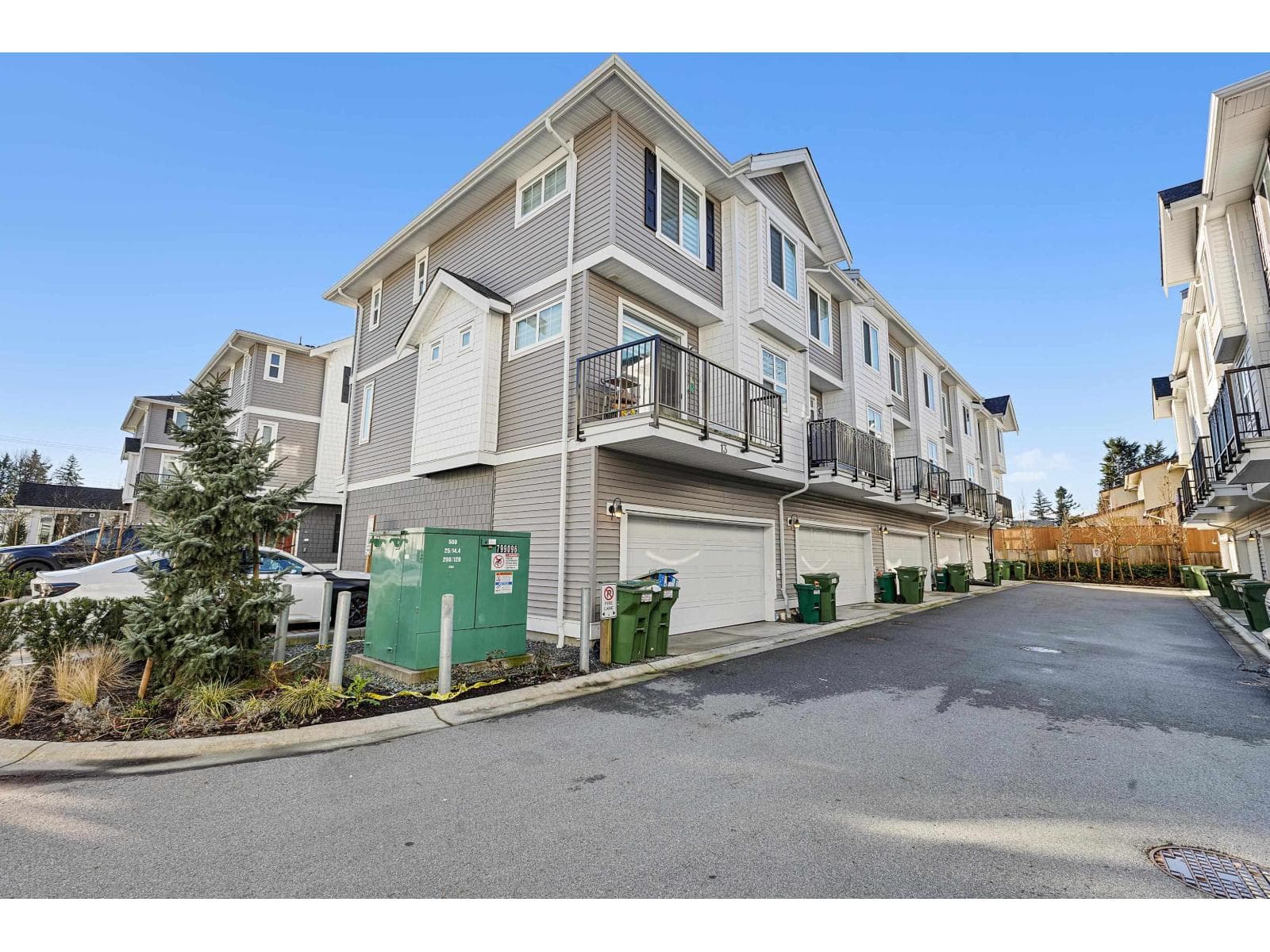 13 2033 MCKENZIE ROAD