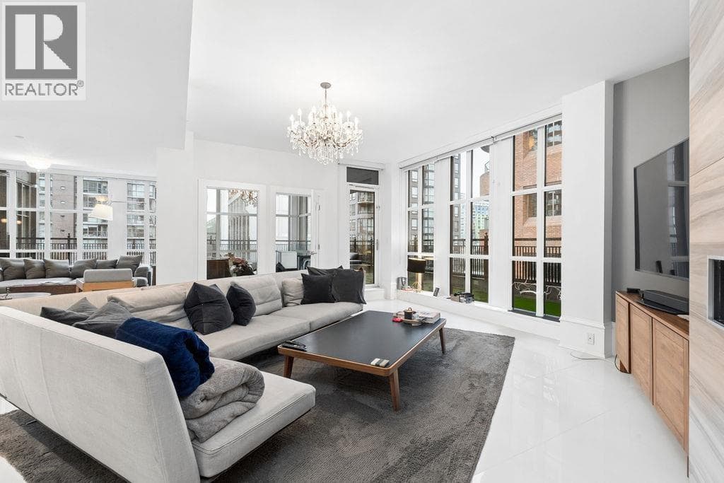 PH2 1102 HORNBY STREET