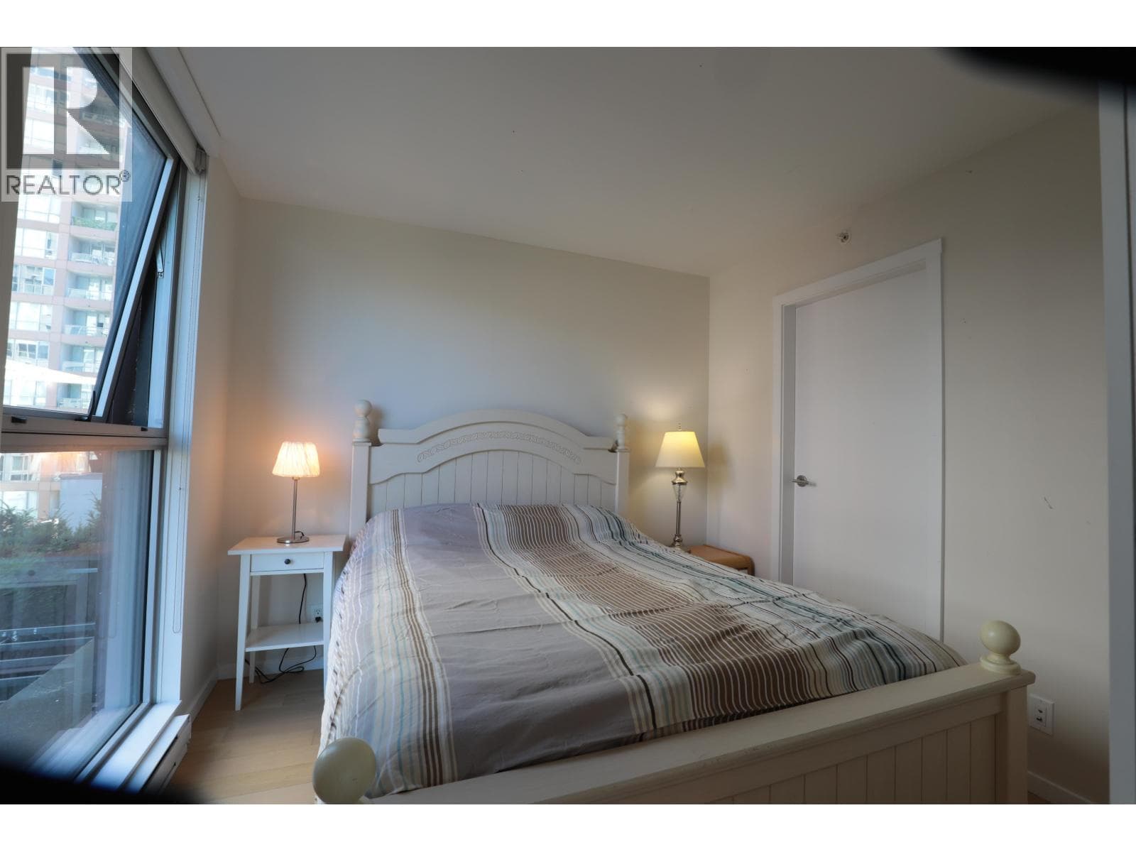 908 999 SEYMOUR STREET