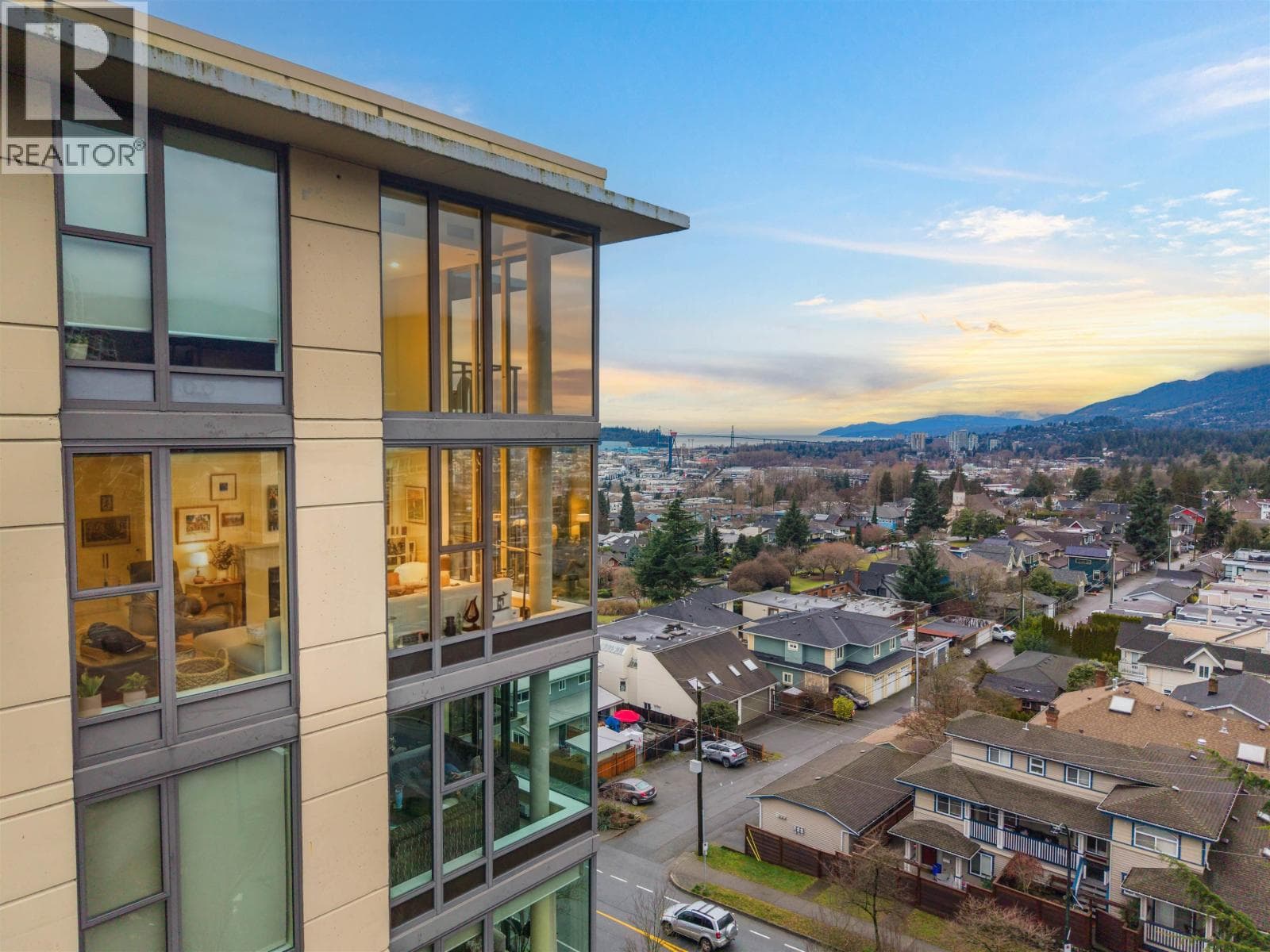 PH8 683 W VICTORIA PARK