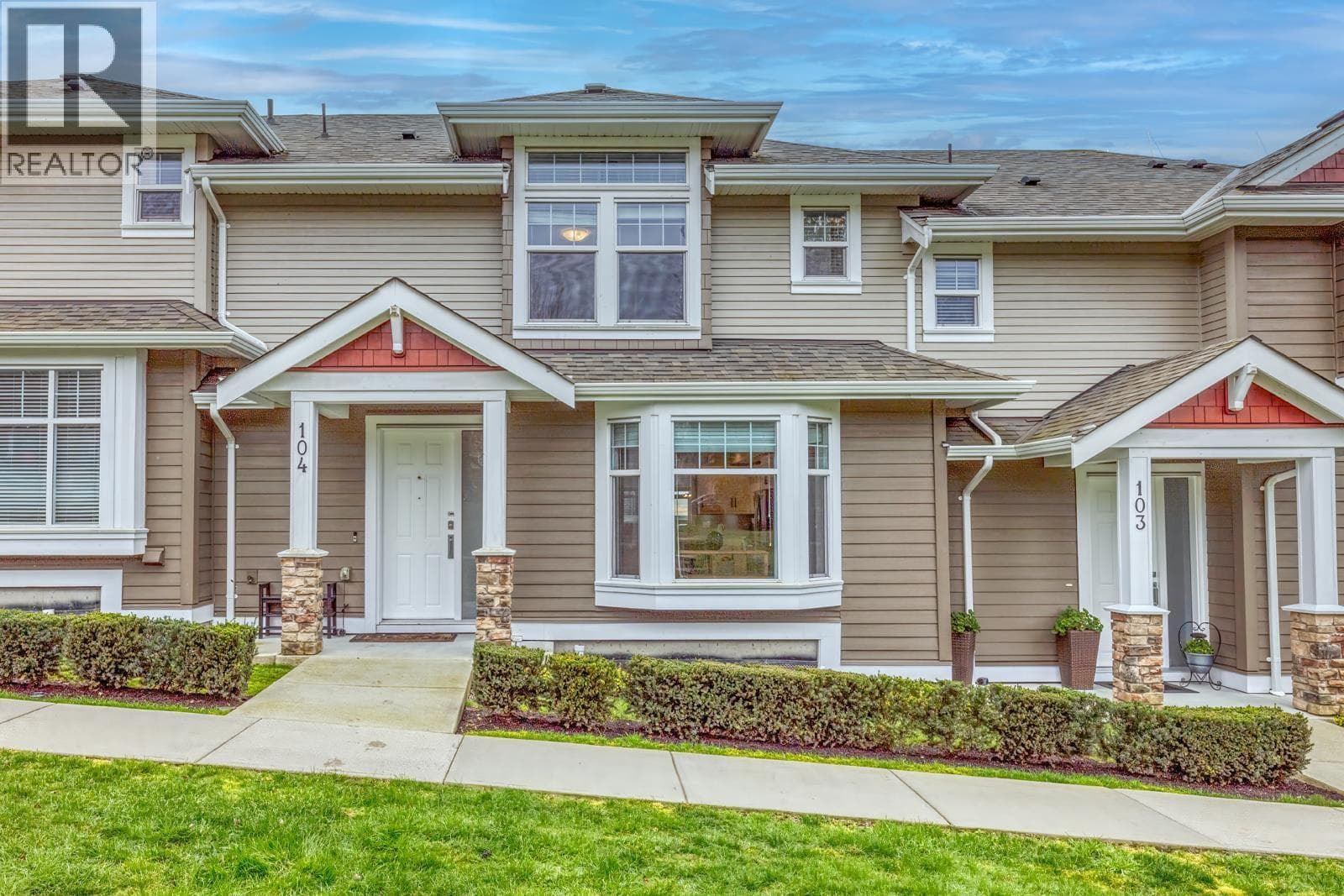 104 1392 TRAFALGAR STREET