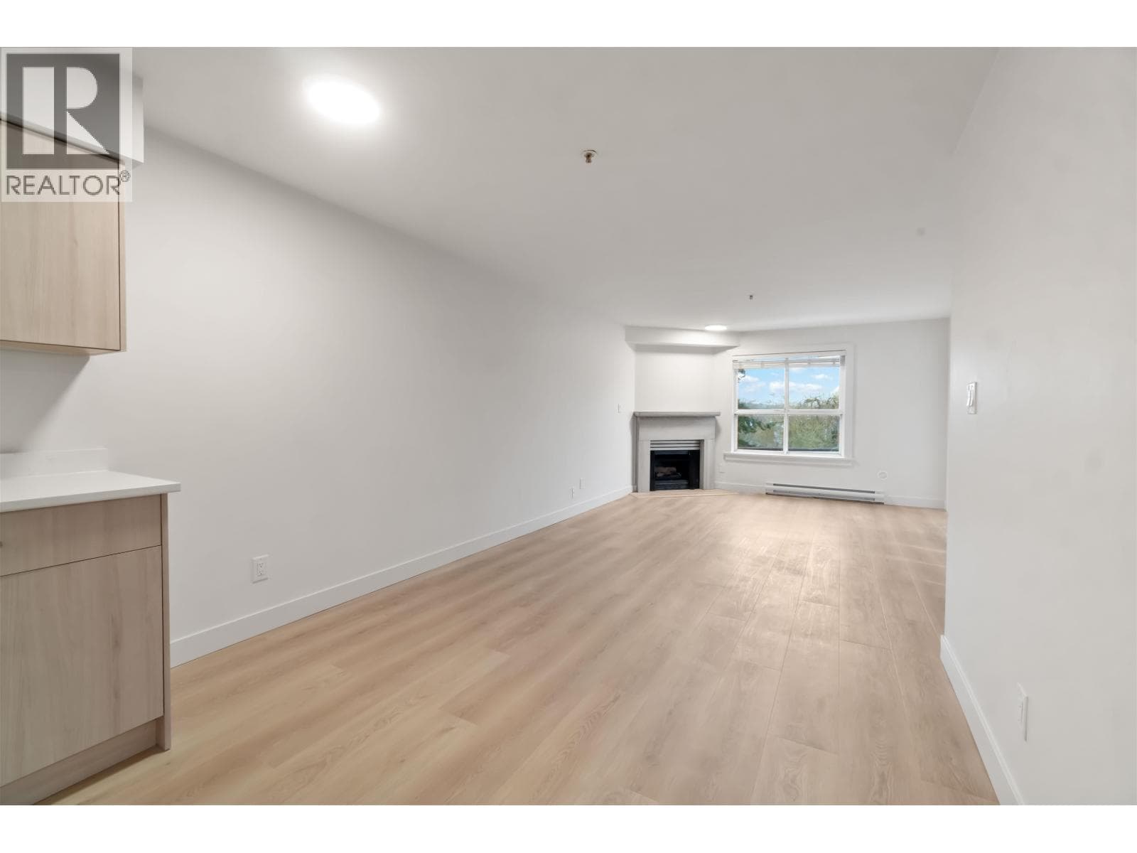 308 2928 COMMERCIAL DRIVE