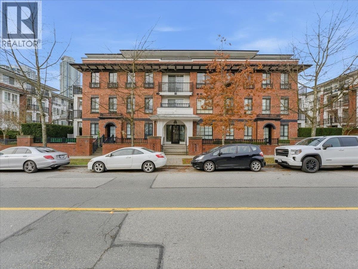 205 553 FOSTER AVENUE