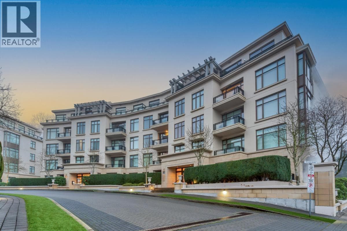 401 568 WATERS EDGE CRESCENT