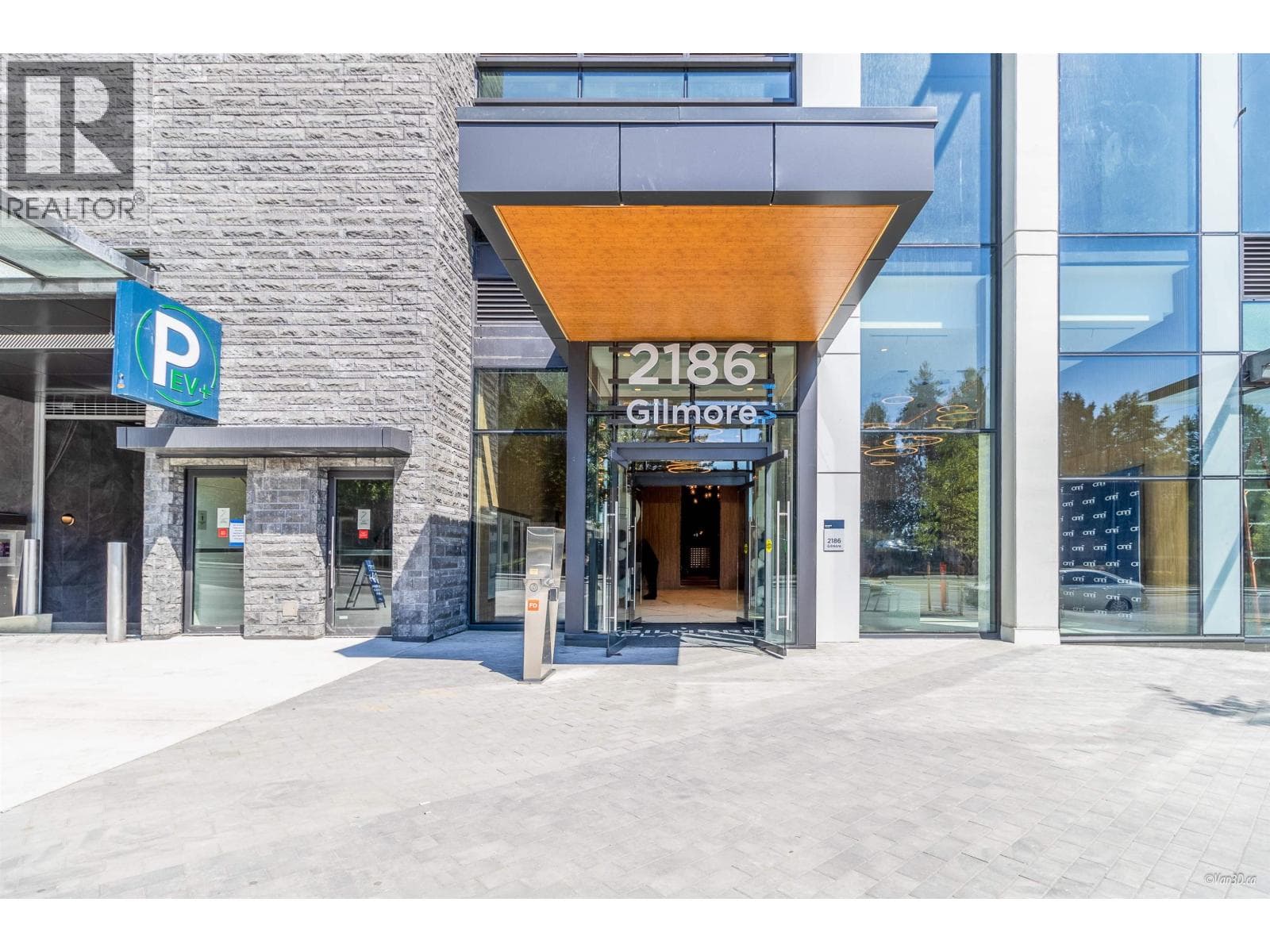 2706 2186 GILMORE AVENUE