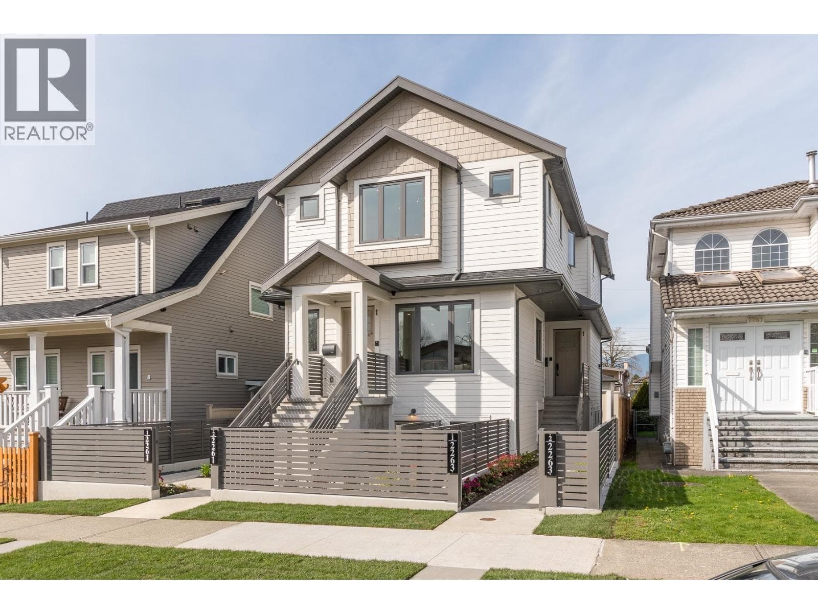 1 2263 E 35TH AVENUE