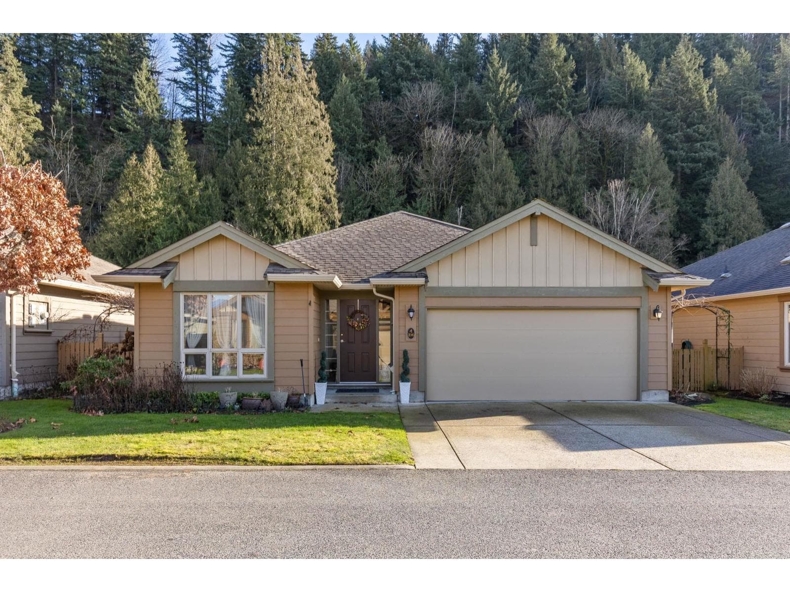 100 46000 THOMAS ROAD, Vedder Crossing