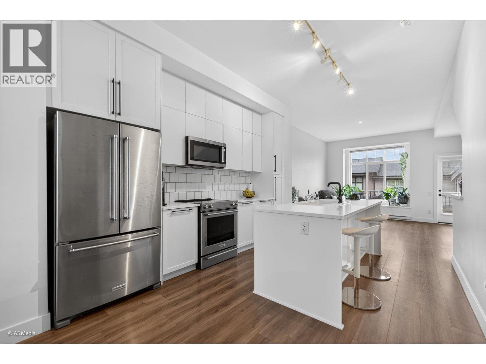 44 3552 VICTORIA DRIVE