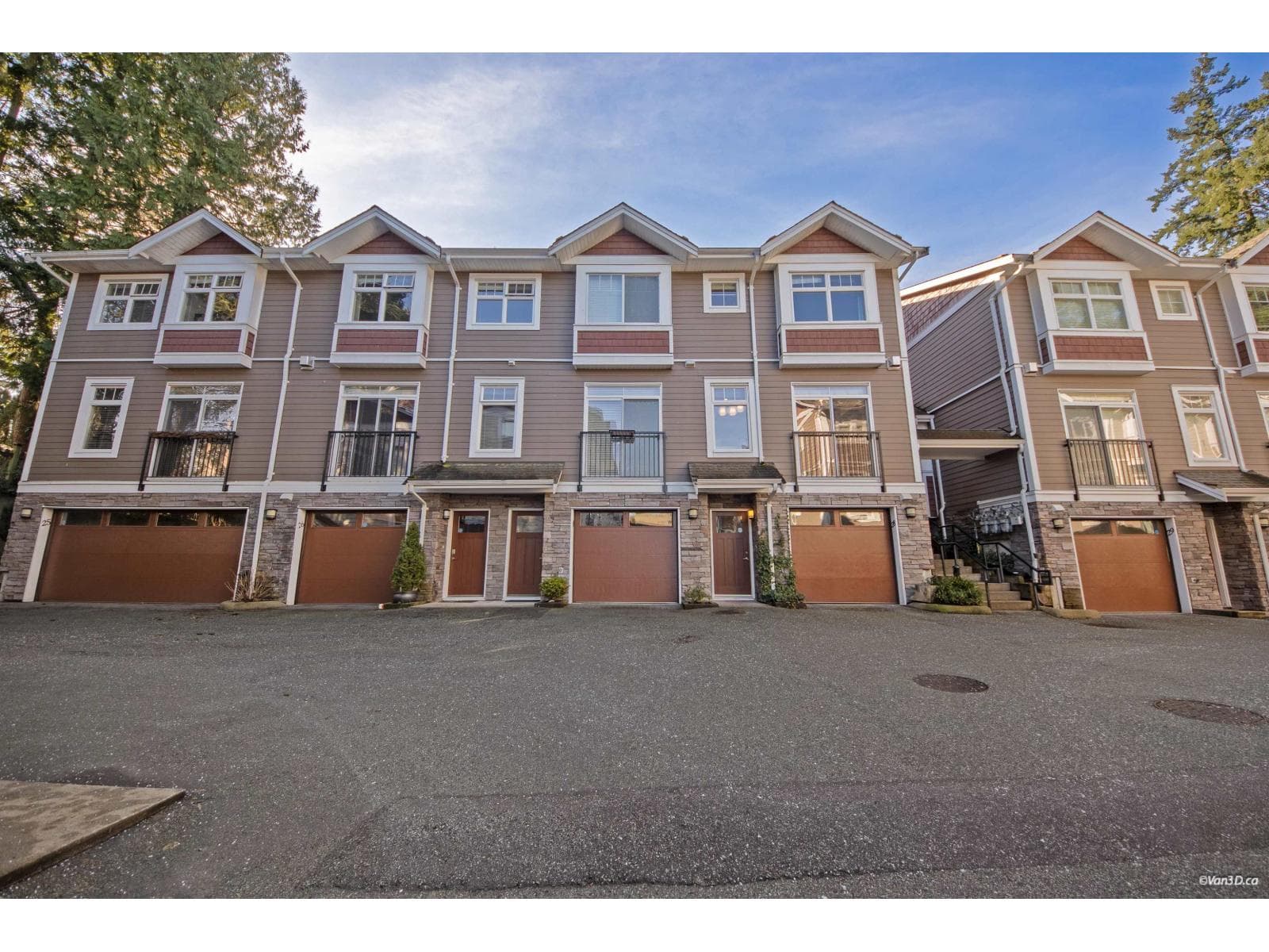 28 2689 PARKWAY DRIVE