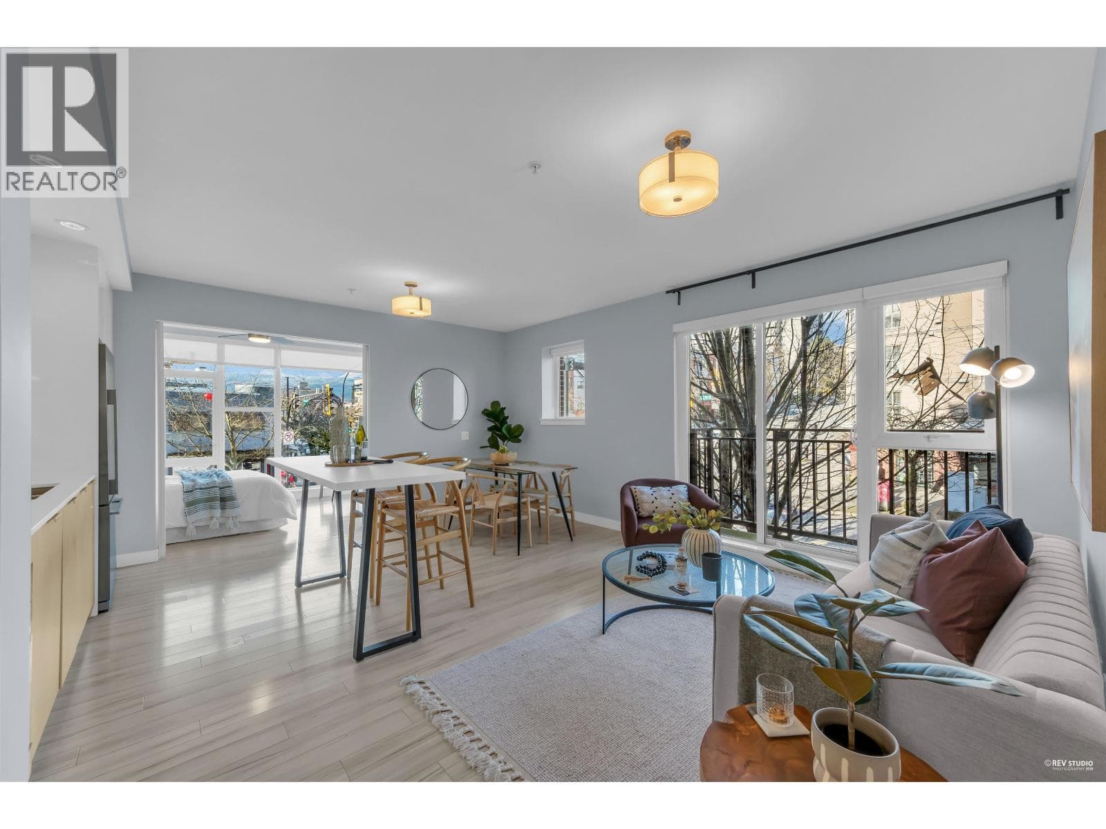 207 111 E 3RD STREET