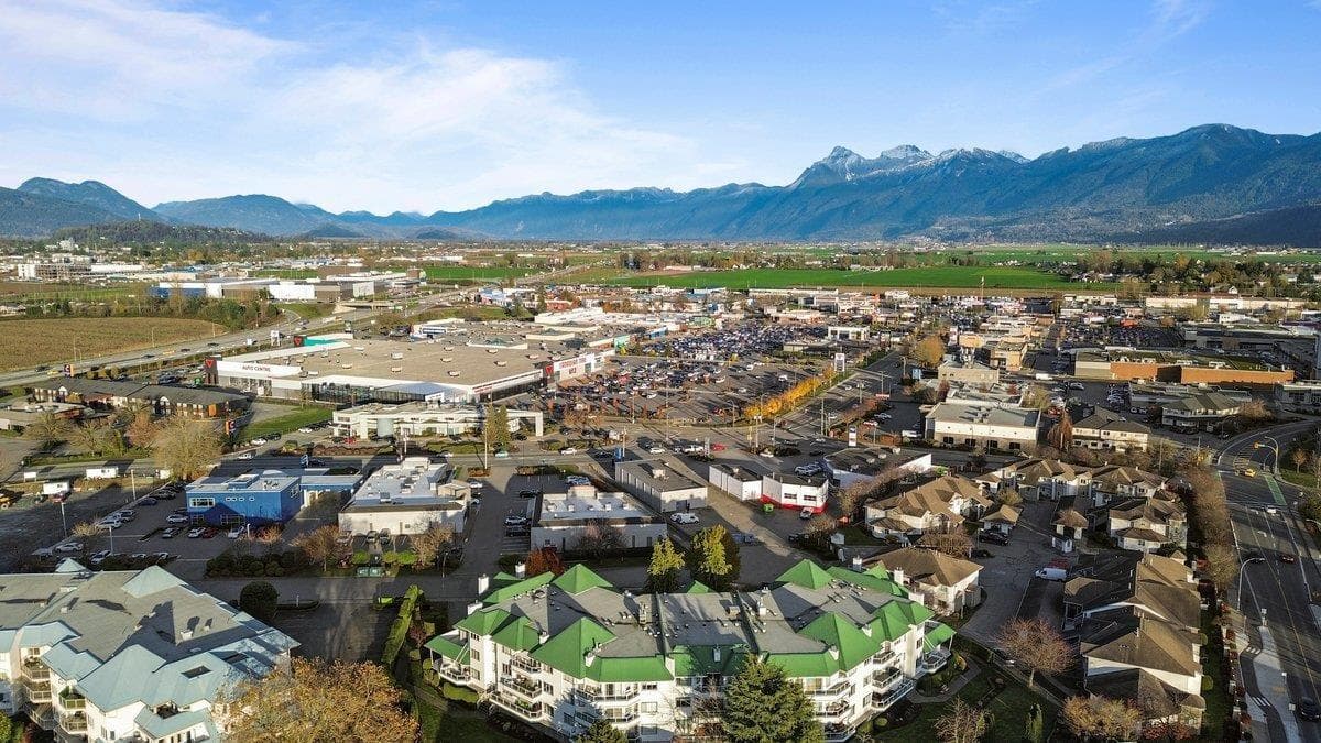 210 7651 AMBER DRIVE, Sardis West Vedder