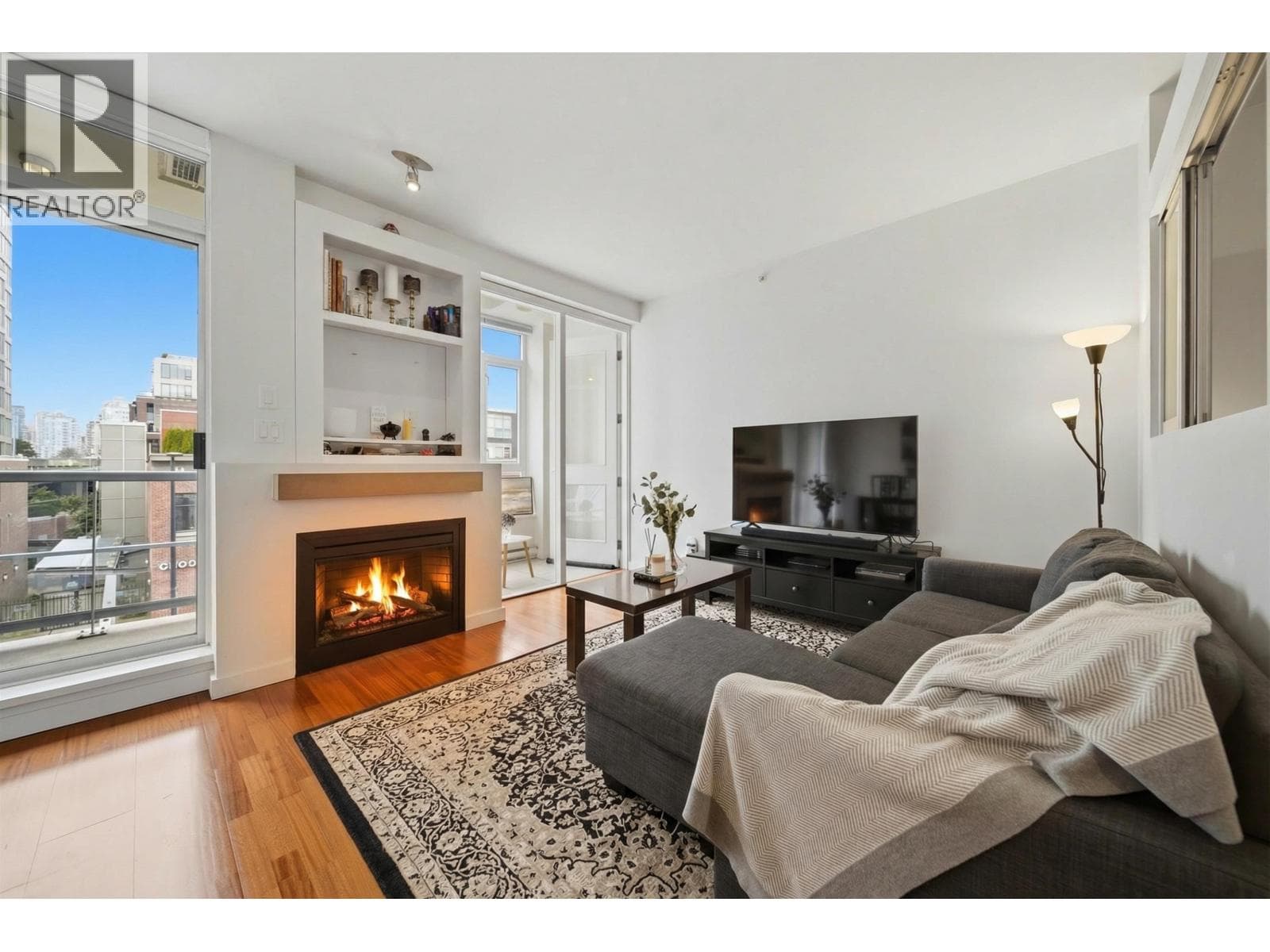 306 2055 YUKON STREET