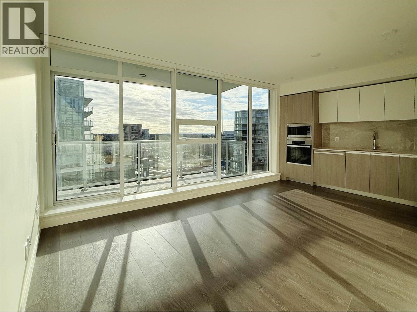 1301 6633 BUSWELL STREET