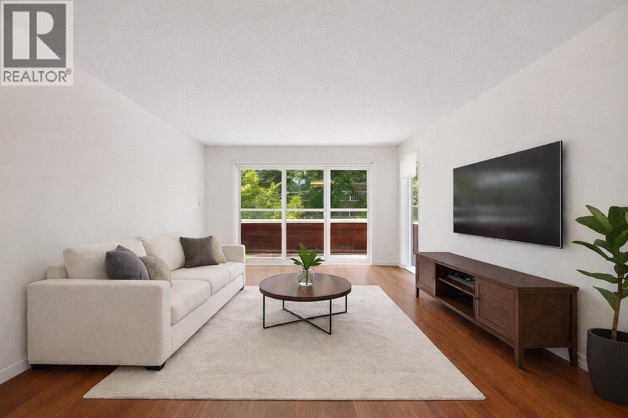 202 250 W 1ST STREET