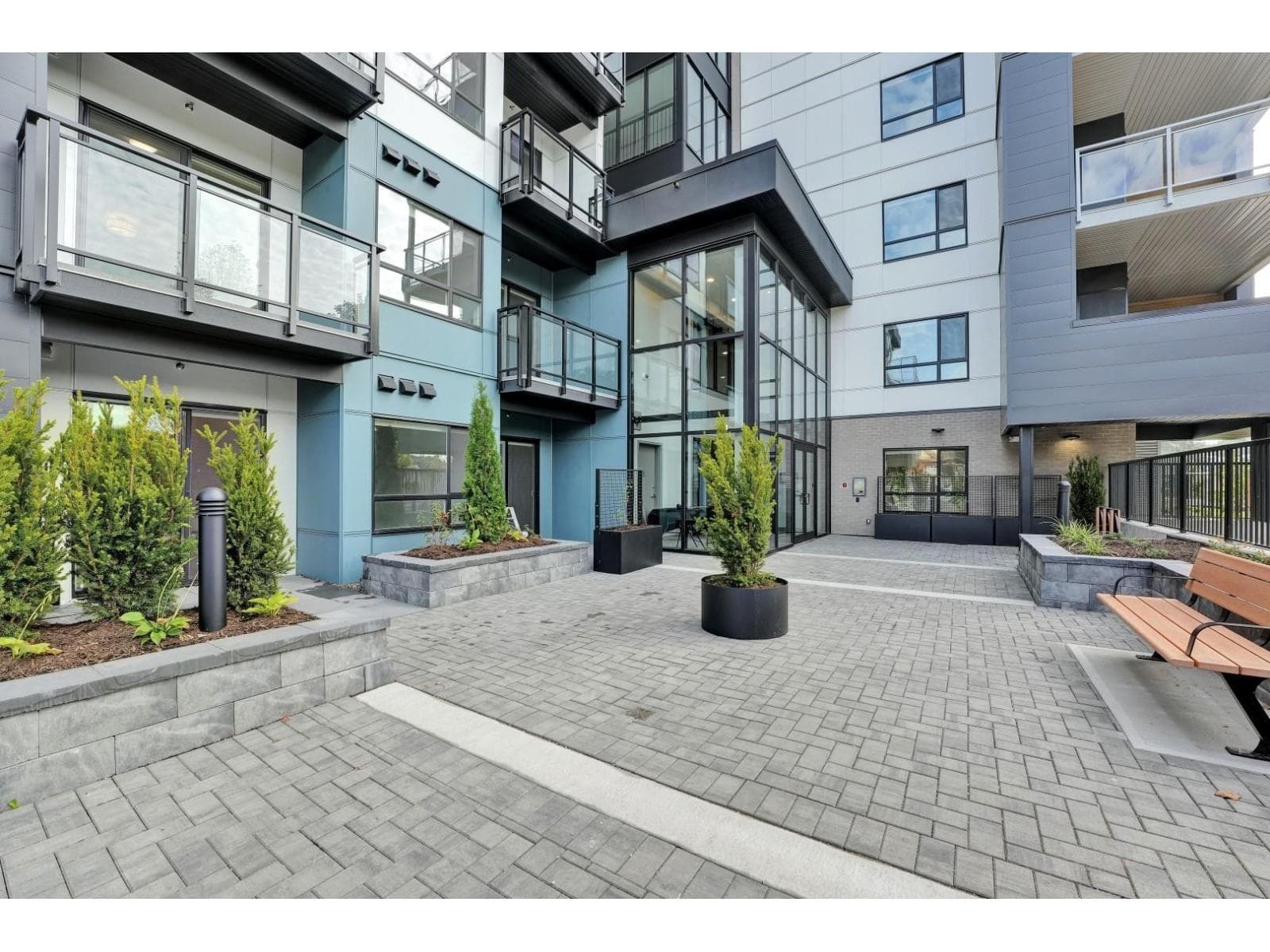 104 33886 PINE STREET