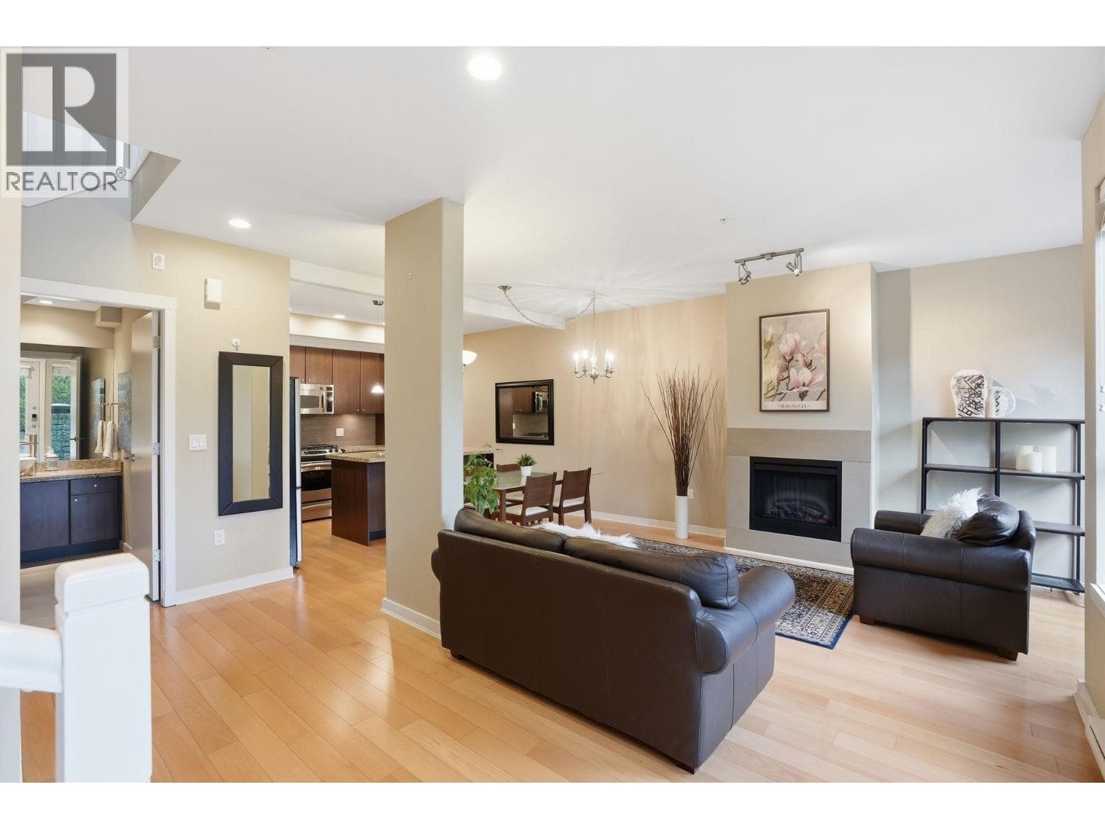 3 1863 WESBROOK MALL