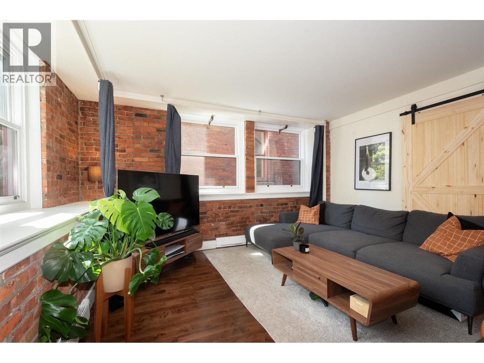 205 233 ABBOTT STREET