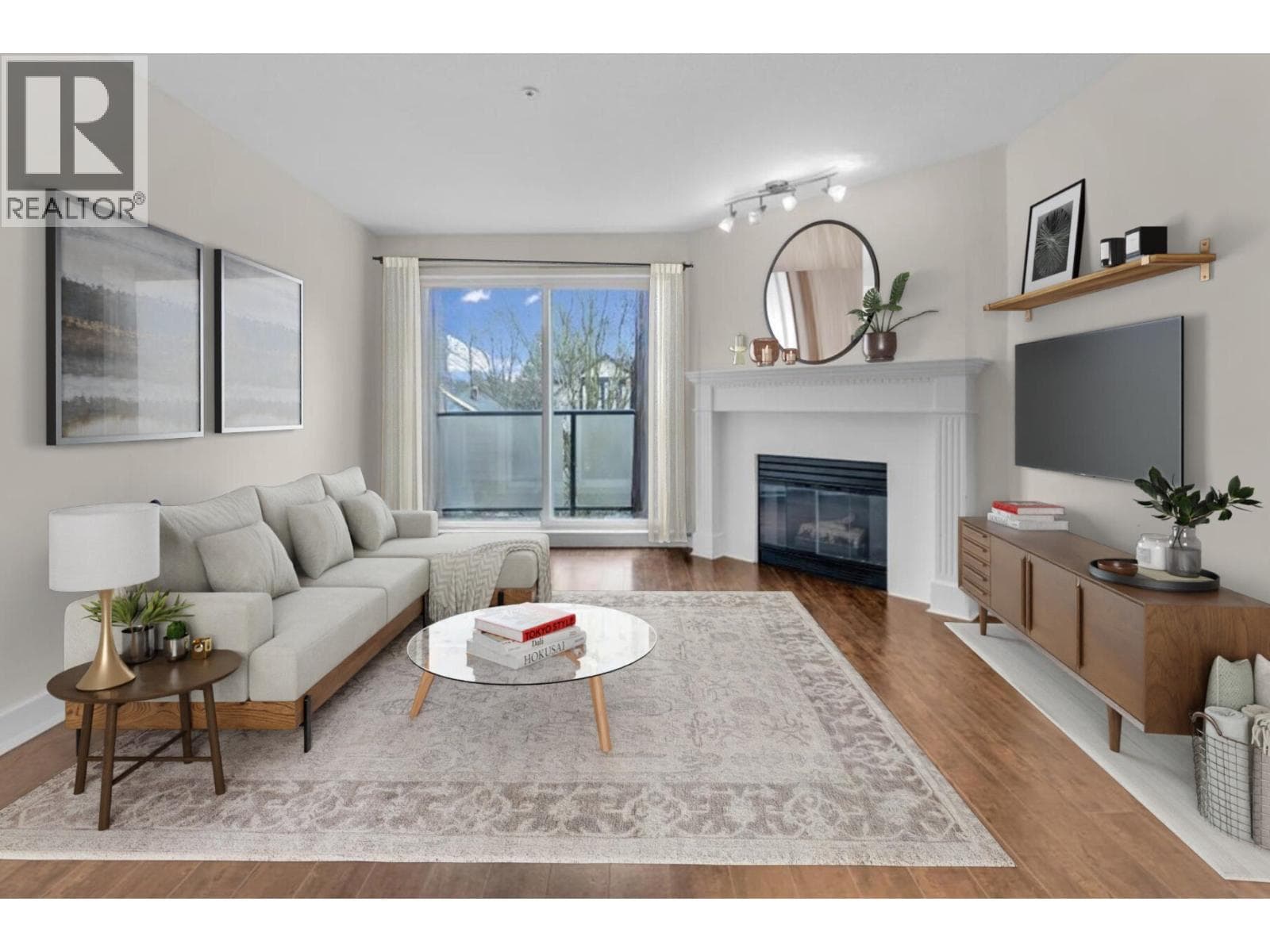 307 876 W 16TH AVENUE