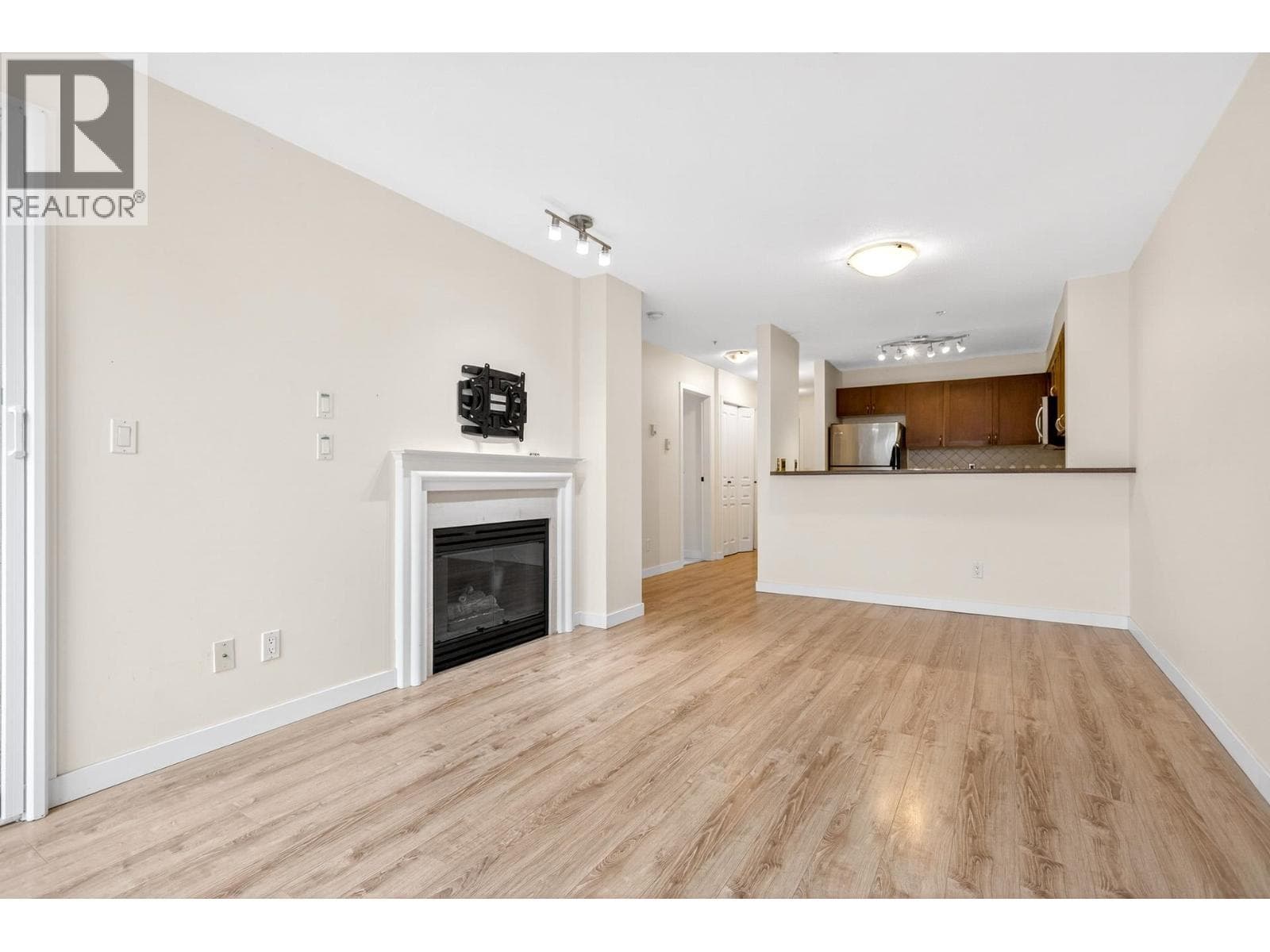 216 5800 ANDREWS ROAD