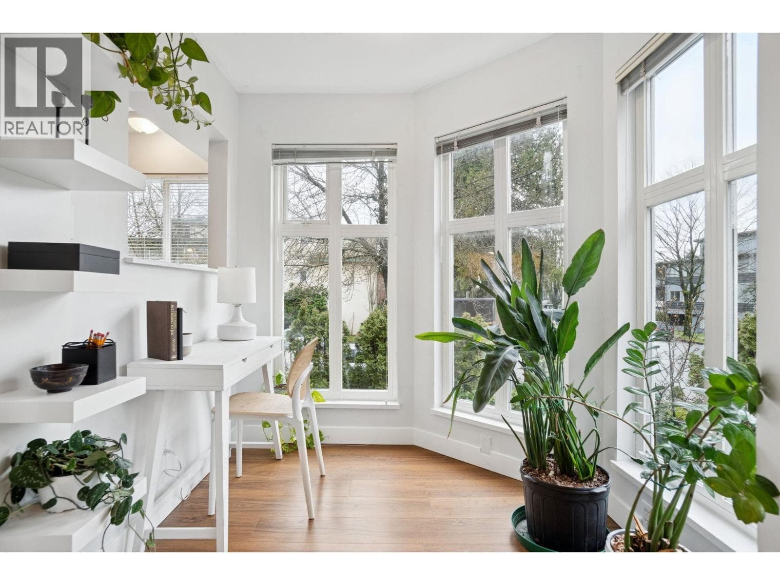 201 1099 W 71ST AVENUE