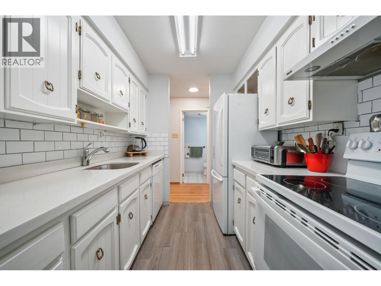 202 8770 LAUREL STREET