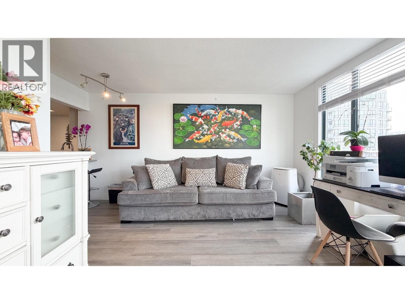 807 838 AGNES STREET