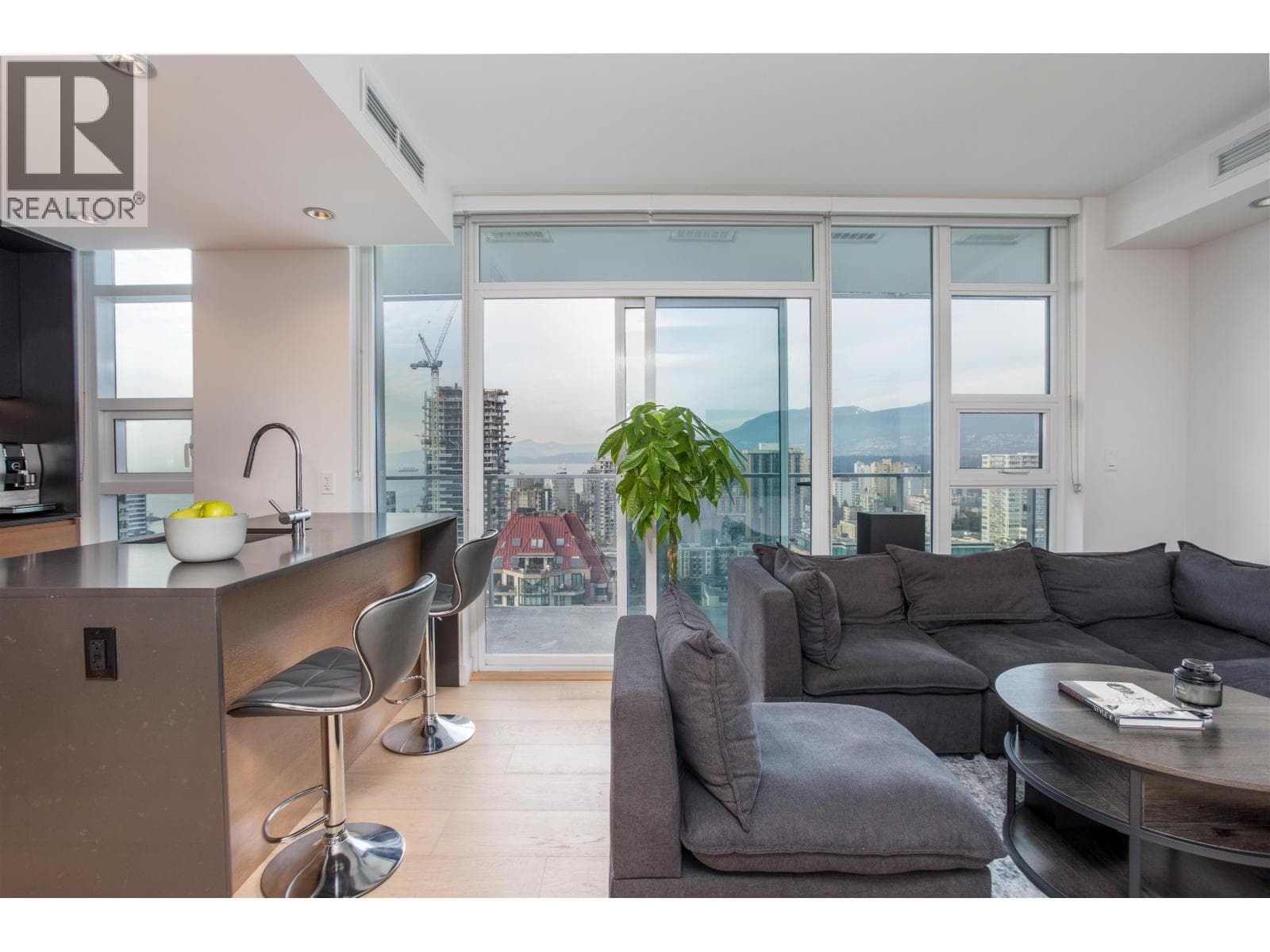 2805 1289 HORNBY STREET