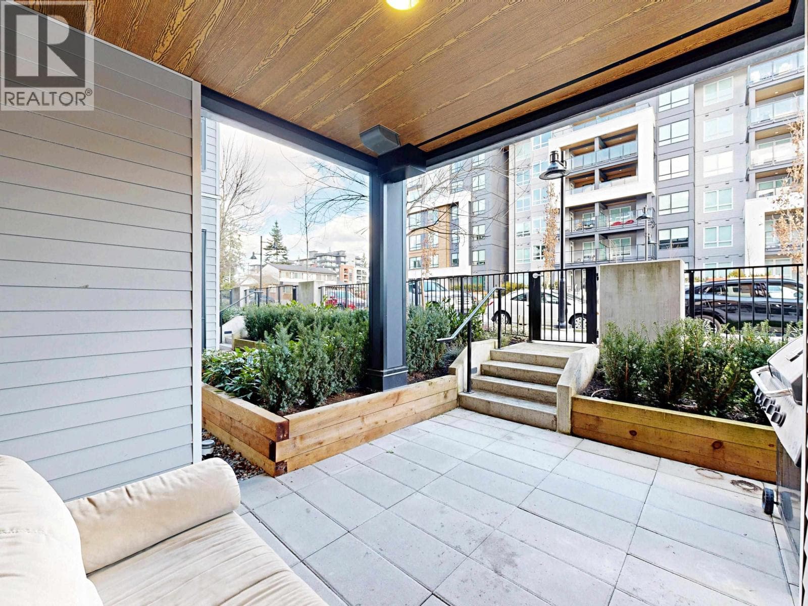 208 615 COTTONWOOD AVENUE