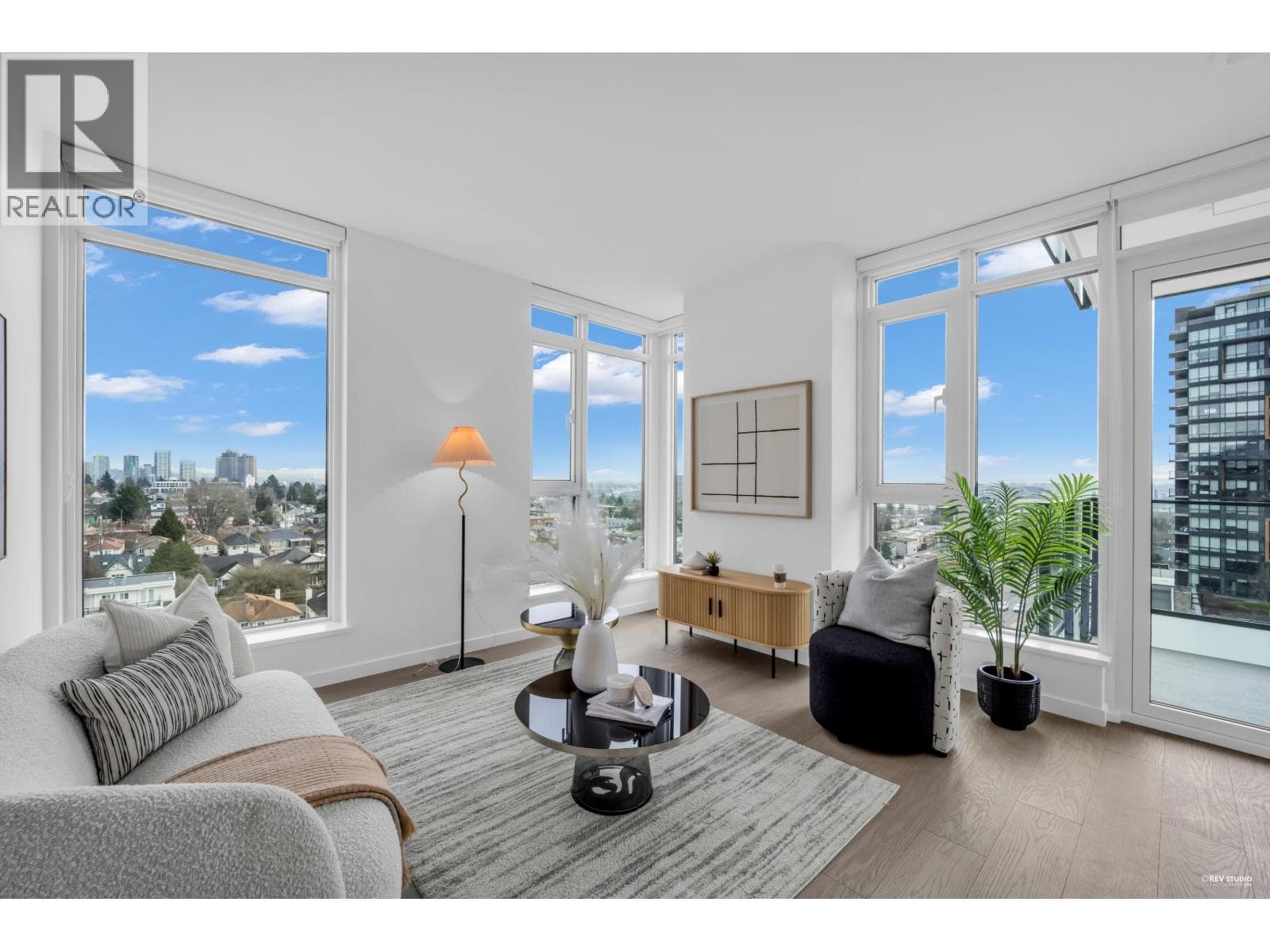 805 8415 GRANVILLE STREET