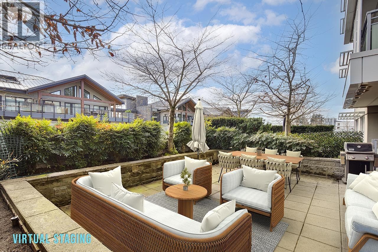 206 1061 MARINE DRIVE