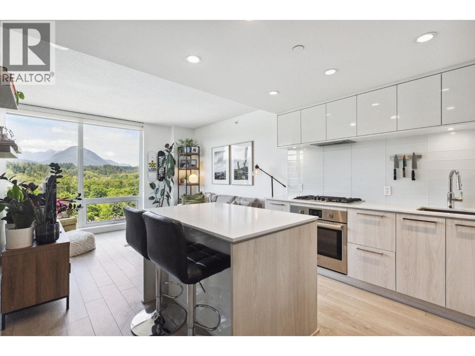 1608 680 SEYLYNN CRESCENT