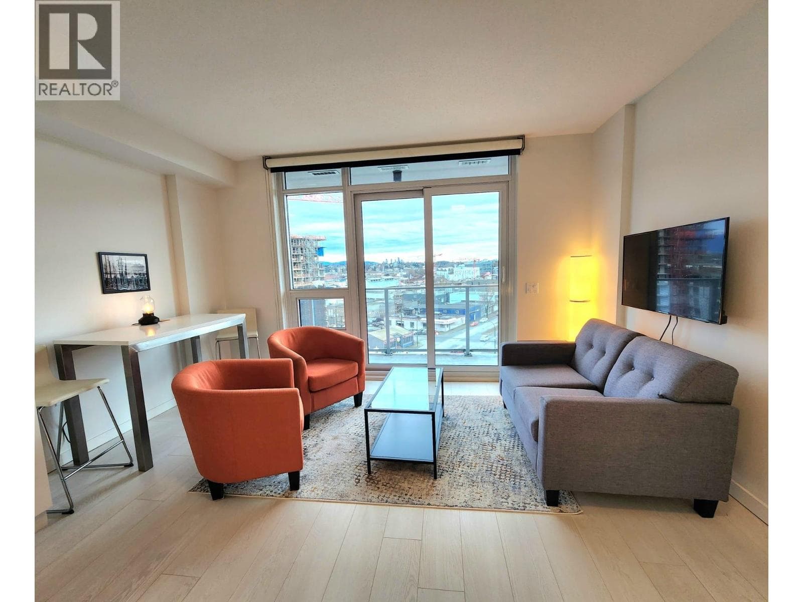 909 180 E 2ND AVENUE