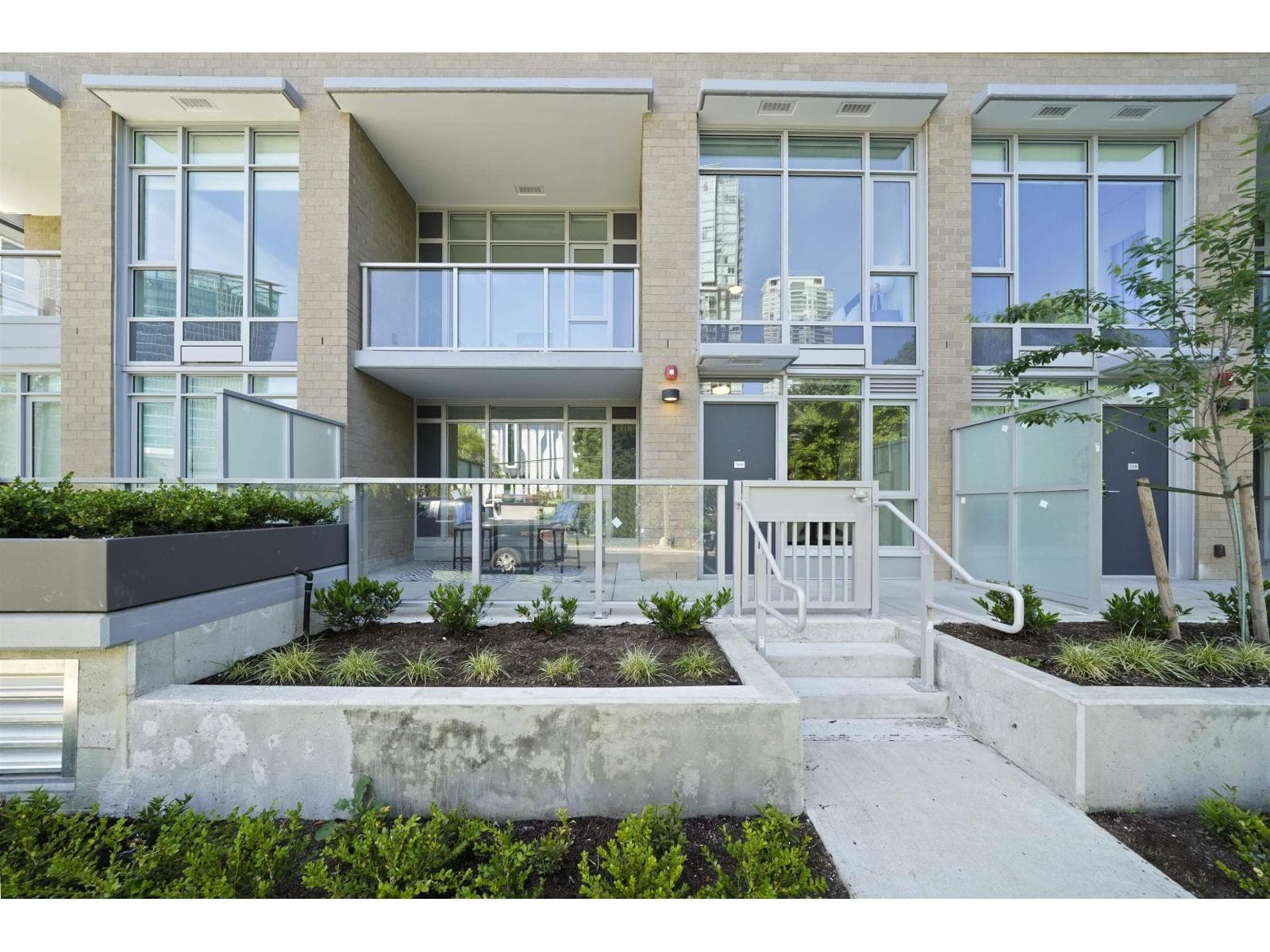 8 13350 CENTRAL AVENUE