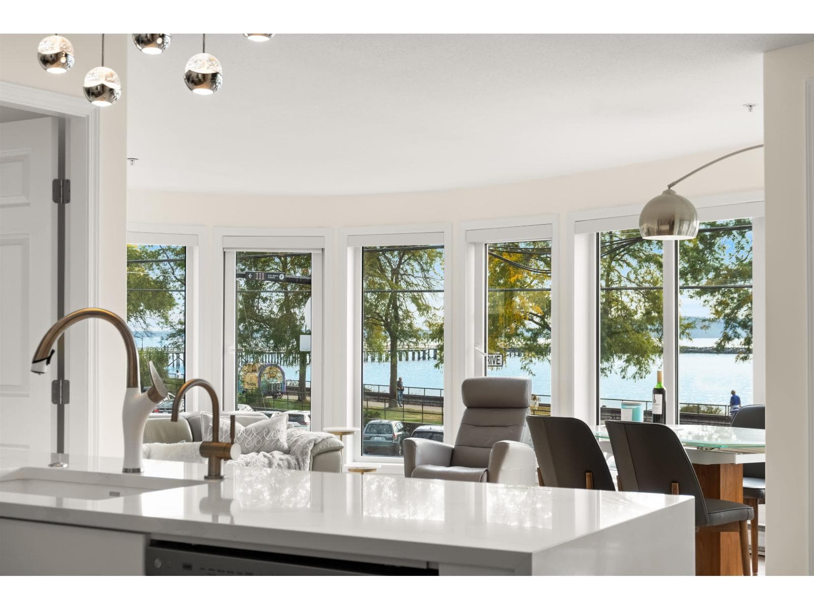 206 1119 VIDAL STREET