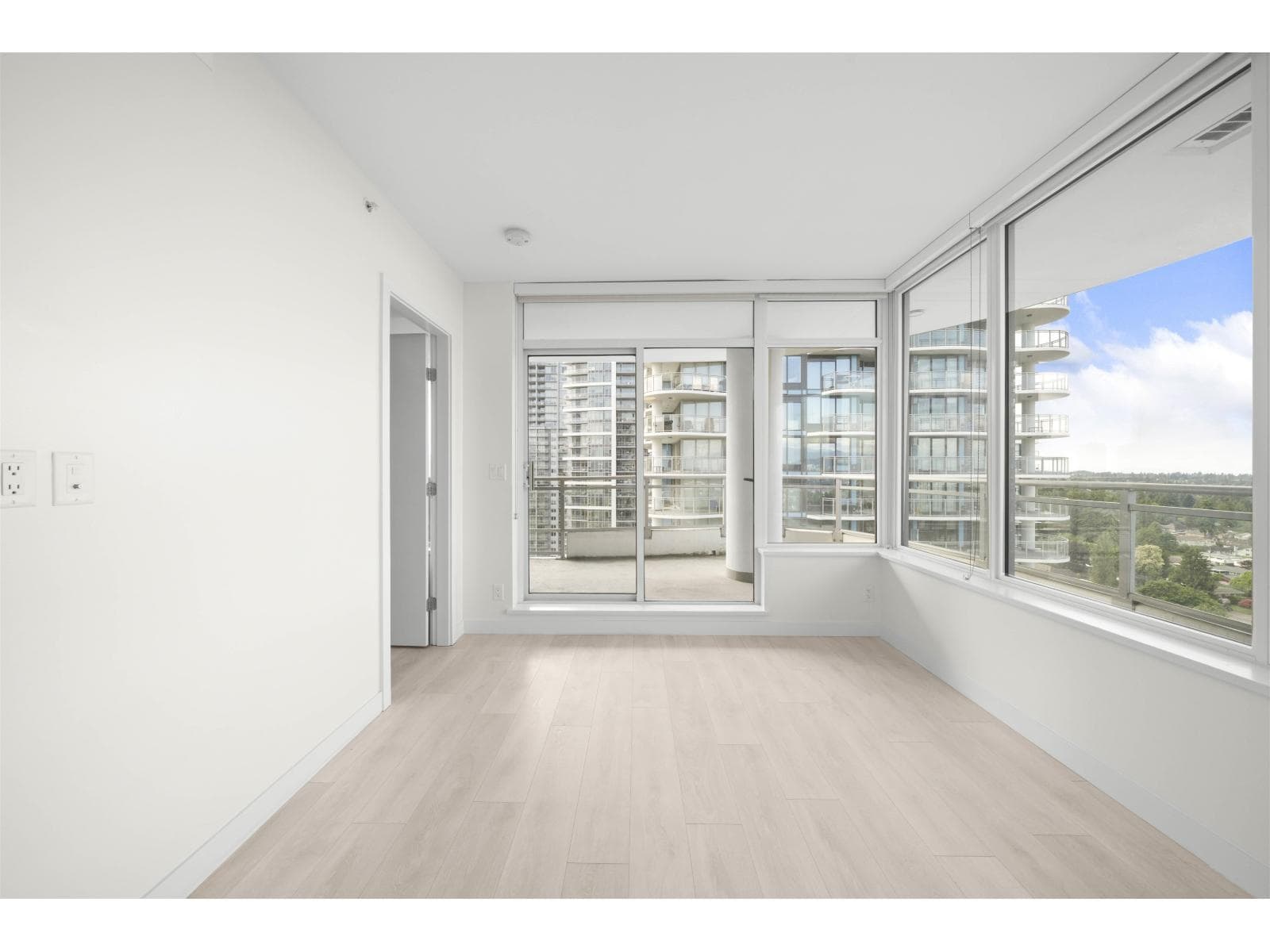 2108 13318 104 AVENUE