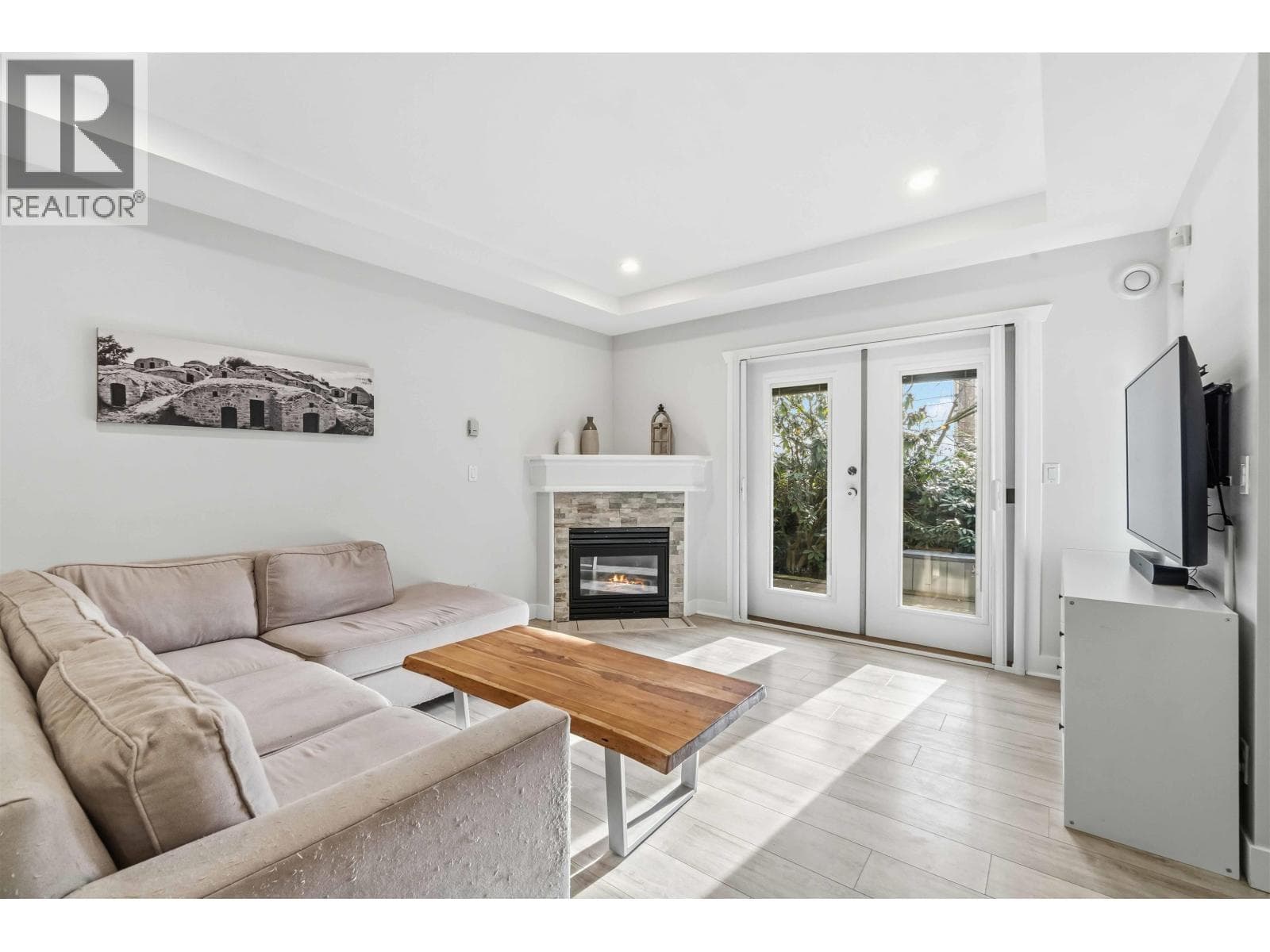 104 1423 BRUNETTE AVENUE