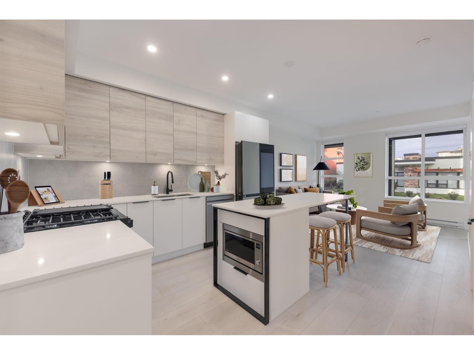 604 30494 CARDINAL AVENUE