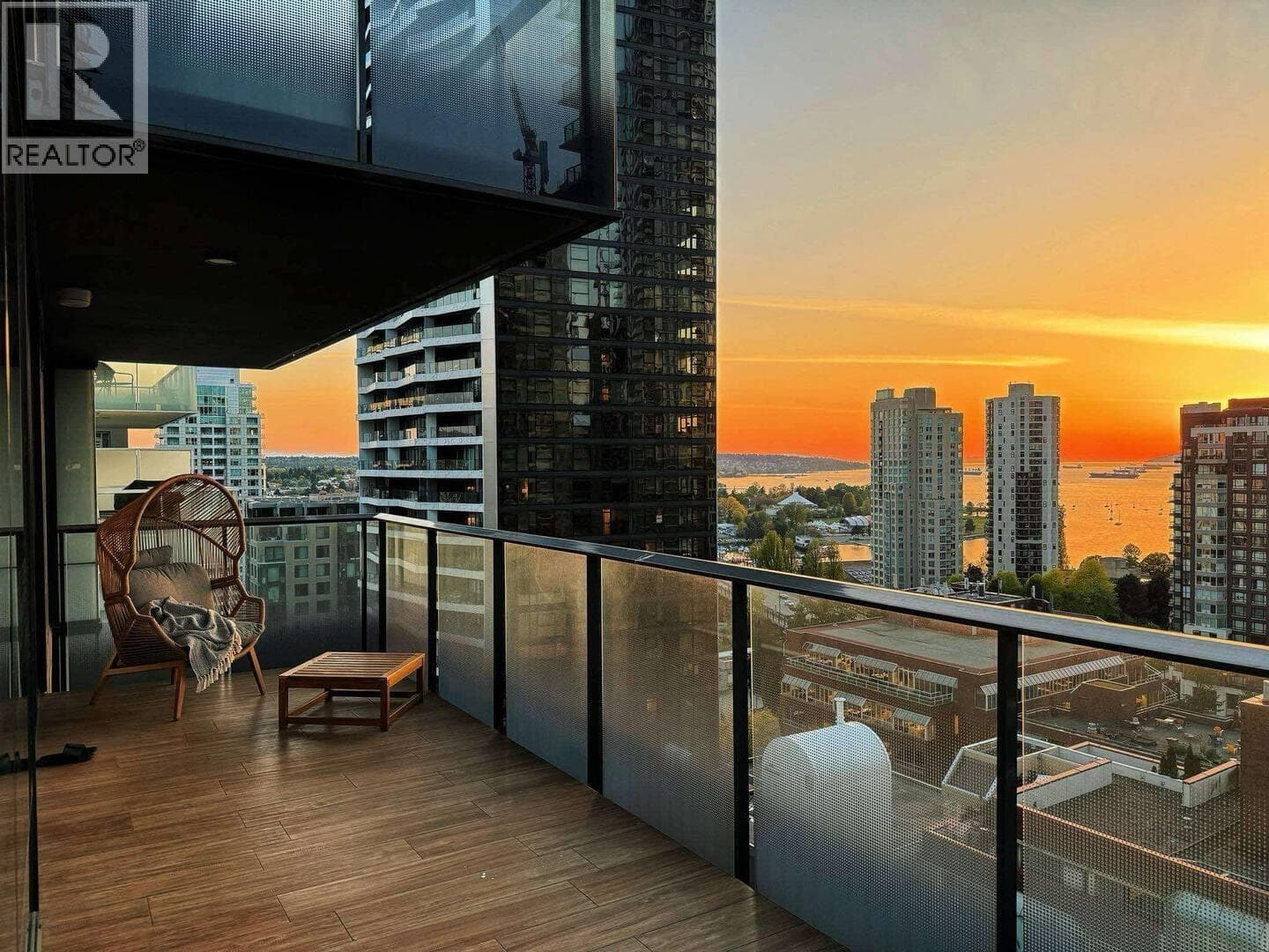 1801 1335 HOWE STREET