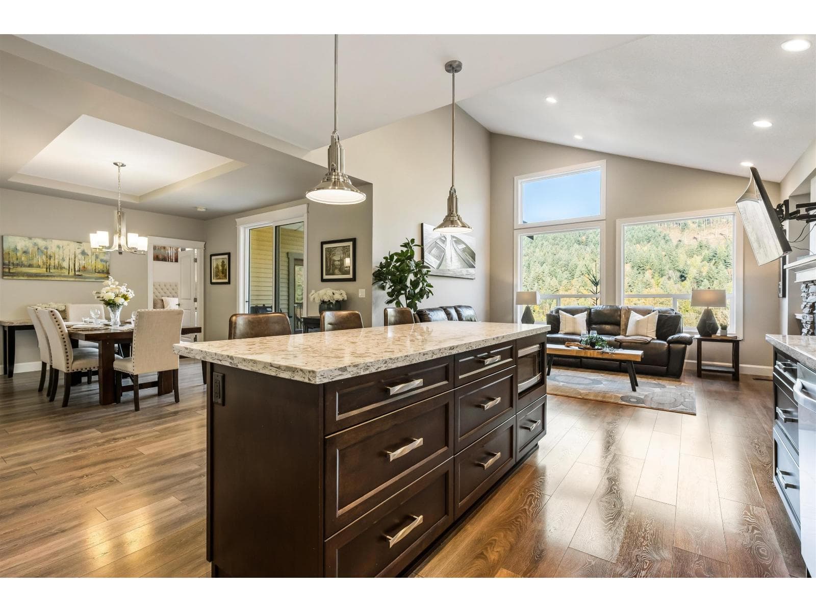 4 1911 WOODSIDE BOULEVARD, Mt Woodside