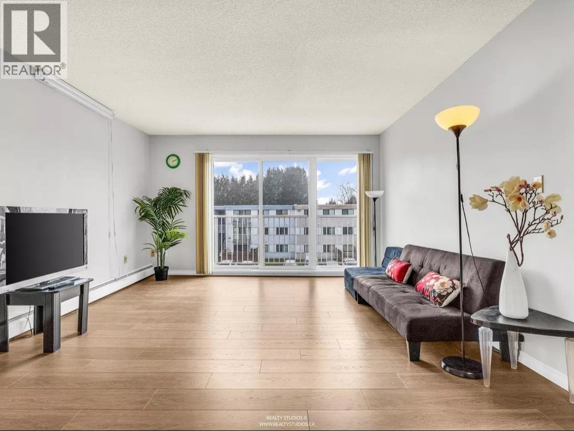 305 7260 LINDSAY ROAD