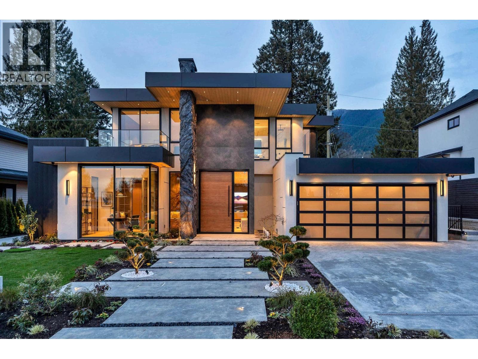 922 WENTWORTH AVENUE