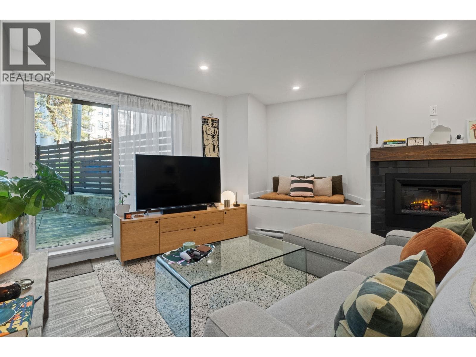 103 1649 COMOX STREET