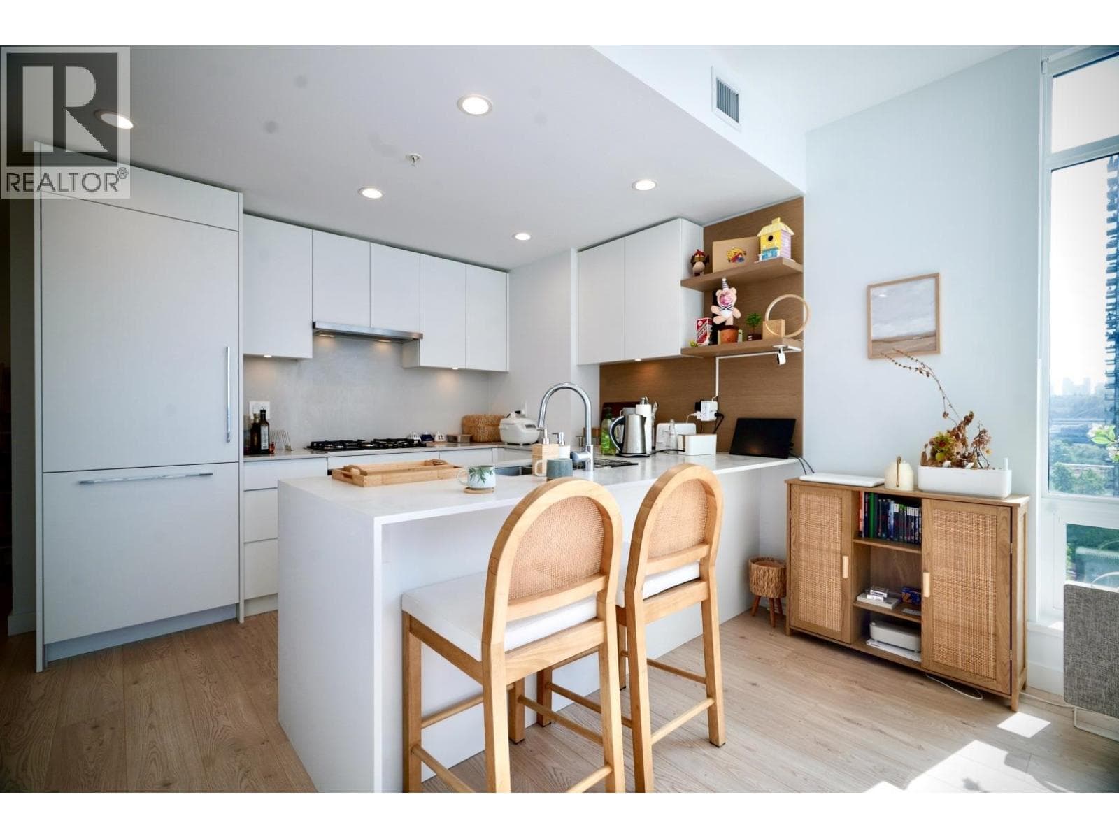 802 2181 MADISON AVENUE