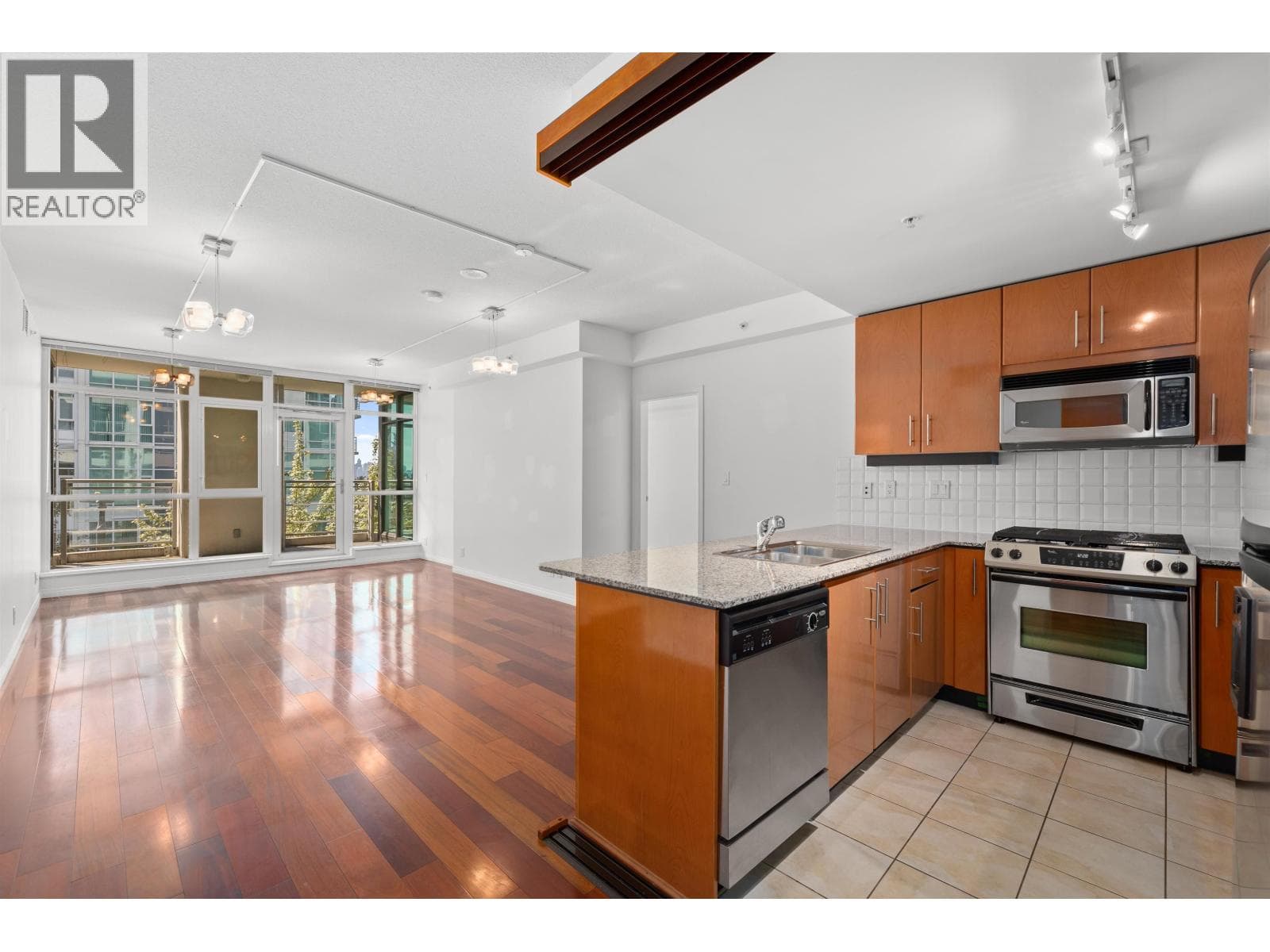 307 100 E ESPLANADE AVENUE