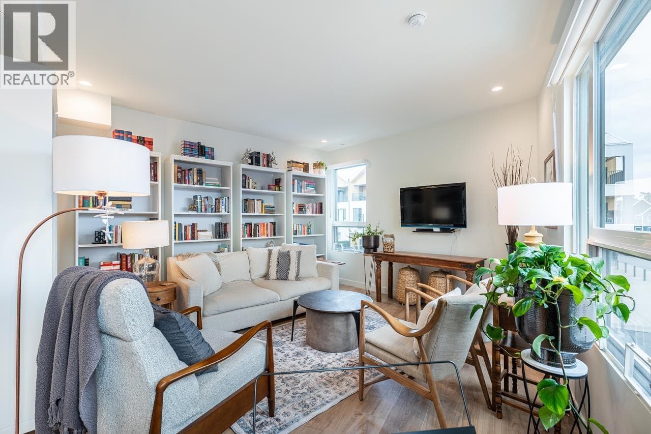 12 6340 MARKET AVENUE